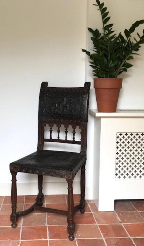 Renaissance stoel noten- of kersenhout, Antiek en Kunst, Antiek | Meubels | Stoelen en Banken, Ophalen