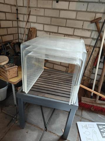 Vintage plexiglas acryl nest bijzettafels 3 stuks beschikbaar voor biedingen
