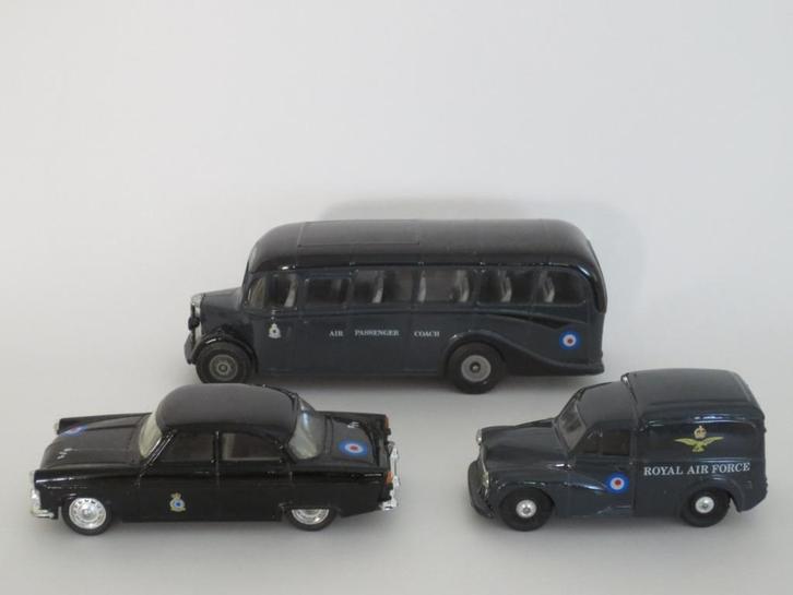 Corgi Royal Air Force autoset: Ford, Morris & Bedford bus, Hobby en Vrije tijd, Modelauto's | 1:43, Gebruikt, Auto, Corgi, Ophalen of Verzenden