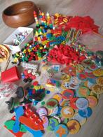 Pionnen, dobbelstenen, fiches, nummers, letters een bak vol!, Ophalen of Verzenden, Gebruikt, Materiaal