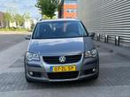 Volkswagen Touran 1.4 TSI Cross DSG (bj 2008) AUTOMAAT|CLIMA, Stof, Gebruikt, 1532 kg, Origineel Nederlands