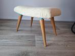 vintage voetenbankje, hout met nieuwe witte bekleding, Hout, Minder dan 50 cm, Minder dan 50 cm, Ophalen of Verzenden