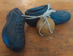 Vintage Miniatuur Schoentjes met Bal, Sport en Fitness, Ophalen of Verzenden, Gebruikt, Schoenen