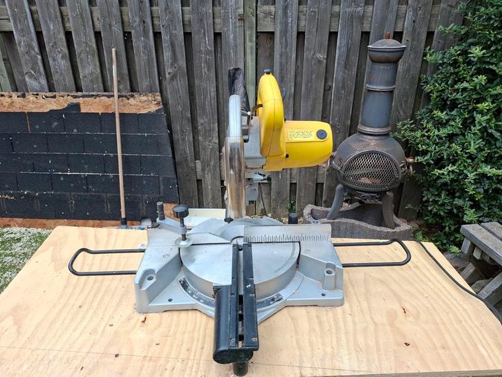 Mannesmann 12830 afkortzaag voor hout 1800 Watt, Doe-het-zelf en Verbouw, Gereedschap | Zaagmachines, Zo goed als nieuw, Afkortzaag