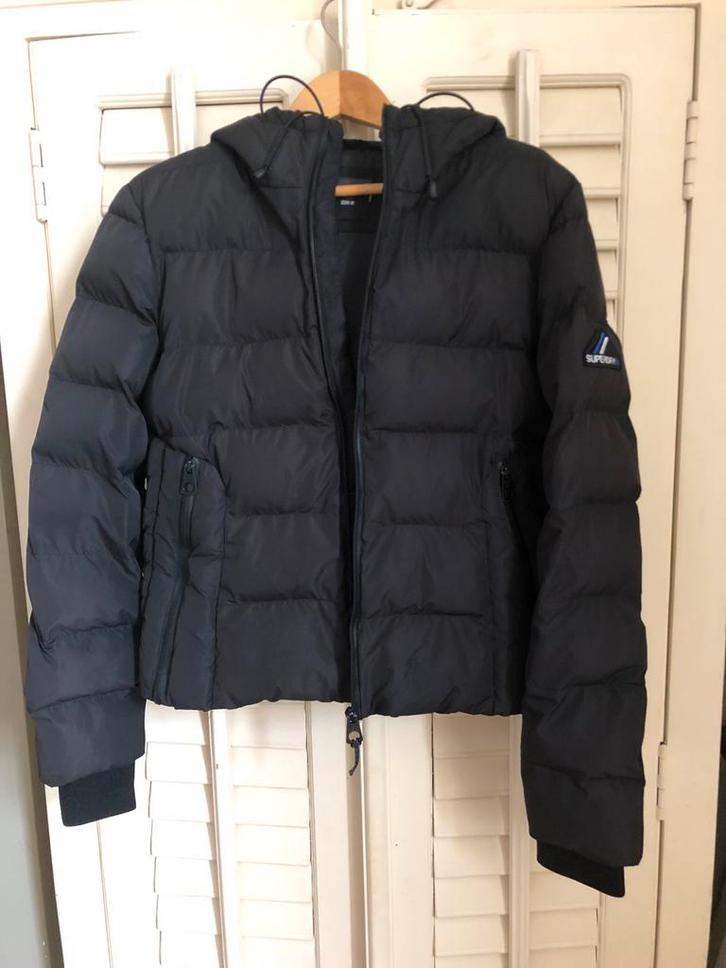 Superdry donsjas Maat l, Kleding | Dames, Jassen | Winter, Zo goed als nieuw, Maat 38/40 (M), Zwart, Ophalen of Verzenden