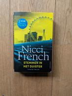 Nicci French - Stemmen in het duister, Boeken, Thrillers, Ophalen of Verzenden, Gelezen, Nicci French
