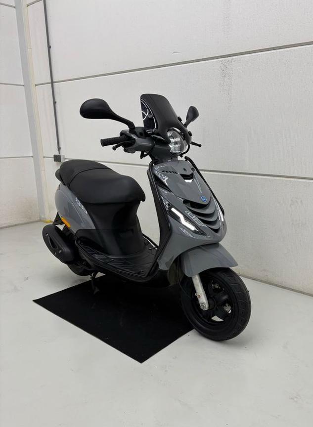 Piaggio Zip E4 | Nardo Grey | 8307KM |, Fietsen en Brommers, Scooters | Piaggio, Zo goed als nieuw, Zip, Maximaal 45 km/u, Benzine