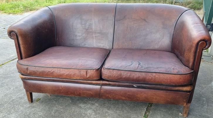 Oude schapenleren bank bruin leer + BEZORGING, Antiek en Kunst, Antiek | Meubels | Stoelen en Banken, Ophalen of Verzenden