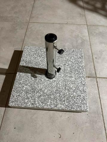 Granieten parasolvoet 35kg beschikbaar voor biedingen
