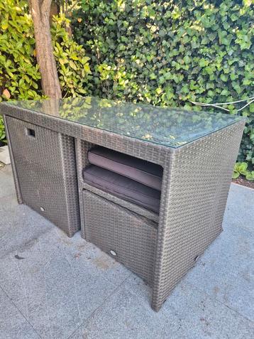 Tuinset met 2 stoelen en 2 hockers.  beschikbaar voor biedingen