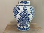 Antieke blauw/witte vaas Petrus Regout floraal decor ca 1900, Antiek en Kunst, Verzenden