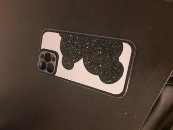iPhone 13 Pro Max hoesje. Zwart glitter beer spiegel zijkant beschikbaar voor biedingen