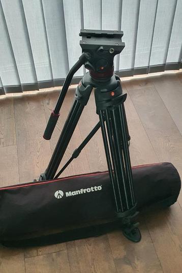 Manfrotto foto video tripod statief 546B + MVH502AH balhoofd beschikbaar voor biedingen