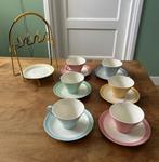 Pastel Regout kop en schotels op rekje, Antiek en Kunst, Antiek | Servies los, Ophalen