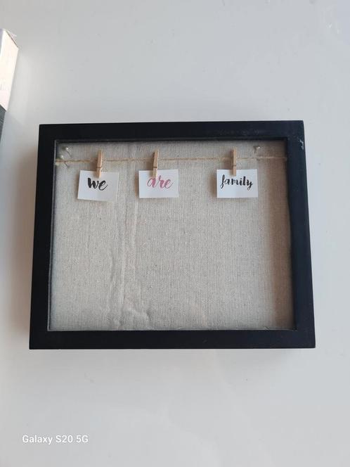 Fotolijst “We Are Family” – warm en persoonlijk, Huis en Inrichting, Woonaccessoires | Lijsten, Zo goed als nieuw, Minder dan 50 cm