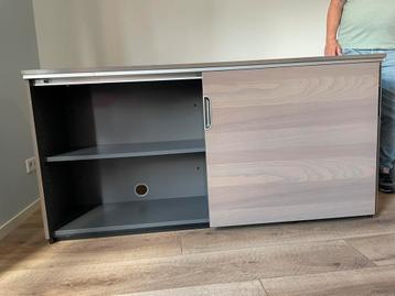 Mooie set schuifdeurkast, bureau en ladeblok