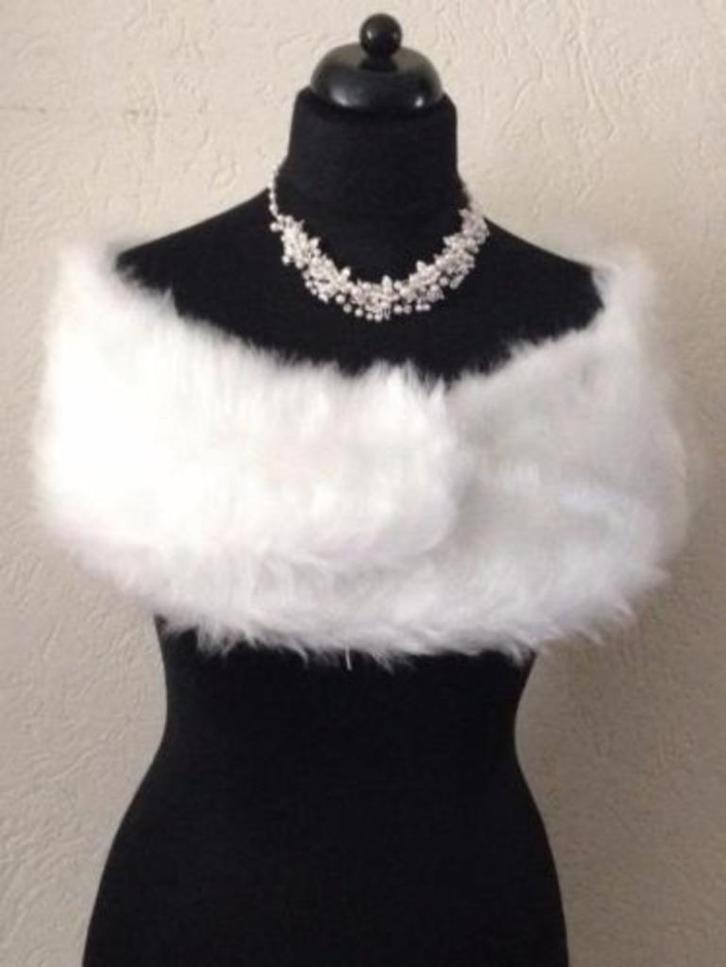 Nieuwe imitatie bontje voor schouders, Kleding | Dames, Trouwkleding en Trouwaccessoires, Nieuw, Trouwjurk, Overige kleuren, Ophalen of Verzenden