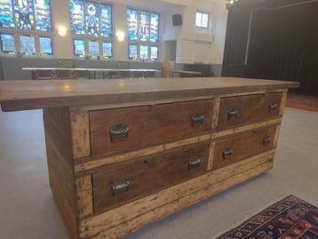 Authentieke dressoir, vintage werkbank  beschikbaar voor biedingen