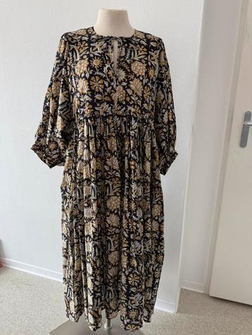 Zwart met gele blockprint jurk beschikbaar voor biedingen