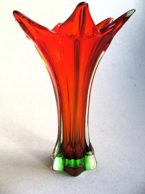 Murano vaas rood en groen glas jaren 60, Antiek en Kunst, Antiek | Glas en Kristal, Ophalen of Verzenden