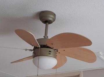 Vintage Plafondventilator met Lamp beschikbaar voor biedingen