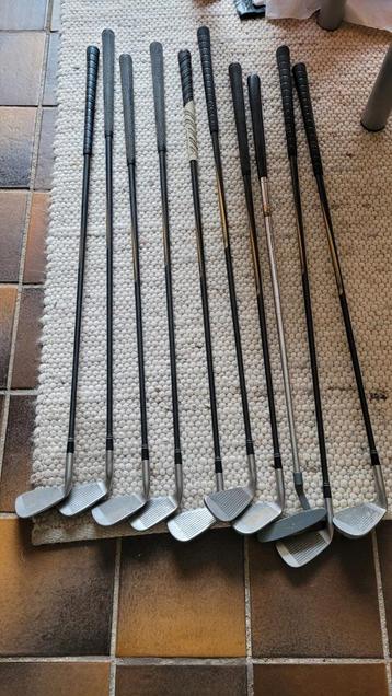 Golfclubs en (hand)trolley beschikbaar voor biedingen