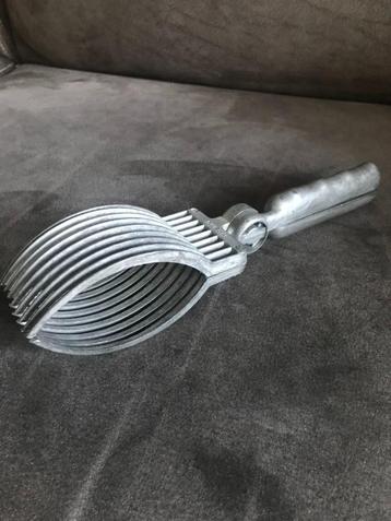 Vintage vleestang Aluminium Tairost -Ape jaren ''50. beschikbaar voor biedingen