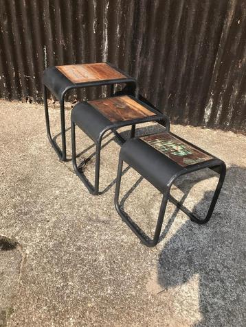 Retro industrieel kruk bijzettafel scrapwood boothout India  beschikbaar voor biedingen