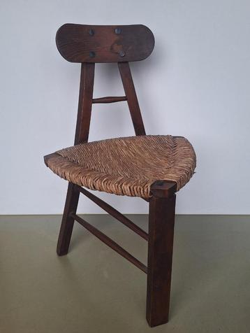 vintage brutalist design driehoek driepoot stoel biezenstoel beschikbaar voor biedingen