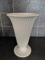 Wedgwood Vaas, Huis en Inrichting, Woonaccessoires | Vazen, Gebruikt, Wit, Aardewerk of Porselein, Ophalen of Verzenden