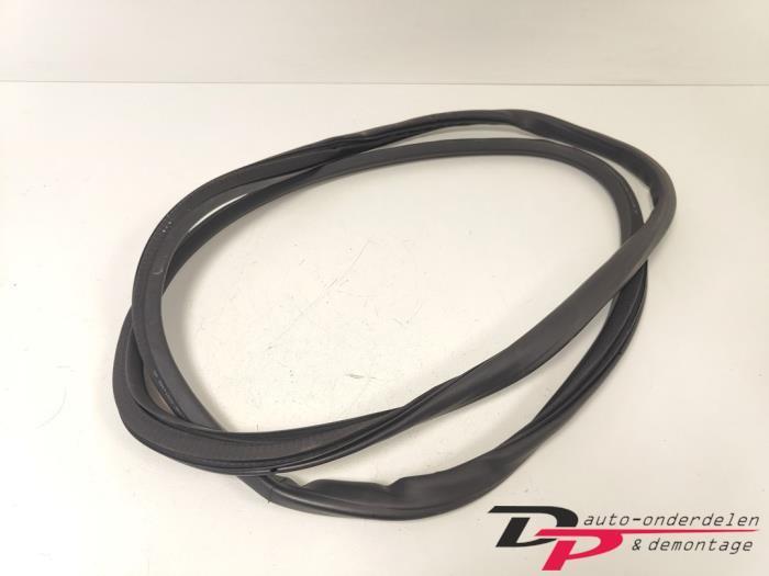 Portierrubber 4Deurs links-achter van een Opel Astra, Auto-onderdelen, Carrosserie en Plaatwerk, Opel, Gebruikt, 3 maanden garantie