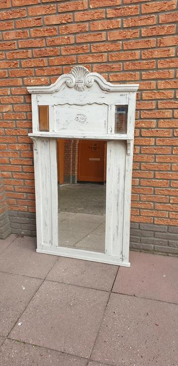 Grote brocante schouwspiegel, facet geslepen beschikbaar voor biedingen