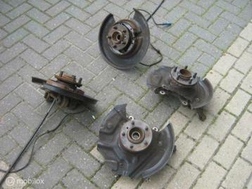 L322 LM Wielnaven Wielnaaf Wiellager naaf naven Fusee beschikbaar voor biedingen