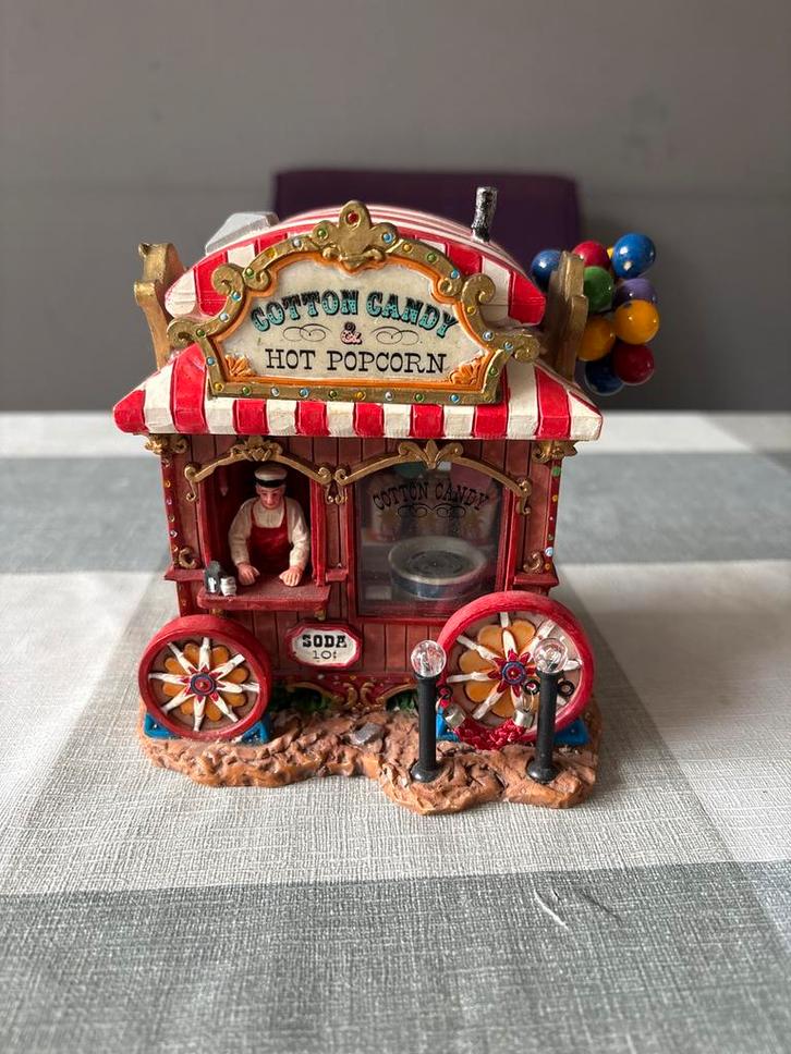 Lemax Carnival Village Cotton Candy Popcorn Stand, Diversen, Kerst, Zo goed als nieuw, Ophalen of Verzenden