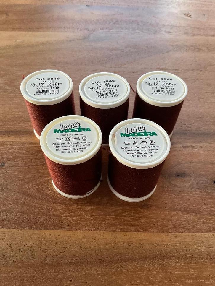 10 klosjes diverse Madeira garens, Hobby en Vrije tijd, Borduren en Borduurmachines, Zo goed als nieuw, Borduurgaren of Zijde