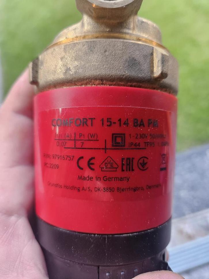Te koop Grundfos Comfort 15-14 BA PM circulatiepomp |, Doe-het-zelf en Verbouw, Verwarming en Radiatoren, Zo goed als nieuw, Overige typen