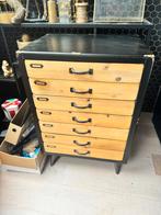 Houten ladekast met metalen frame, Huis en Inrichting, Kasten | Ladekasten, Ophalen, Overige materialen, Gebruikt, 100 tot 150 cm