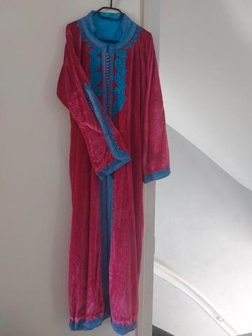Velvet Fuchsia roze takshita beschikbaar voor biedingen