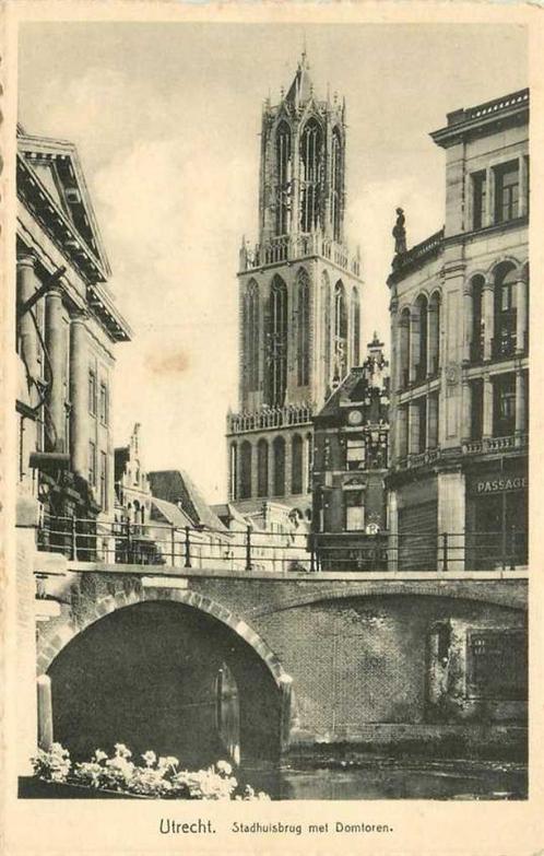 (300-123-007) Utrecht Stadhuisbrug met Domtoren, Verzamelen, Ansichtkaarten | Nederland, Utrecht, Verzenden