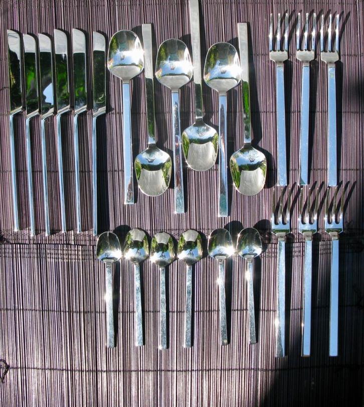 JOHN PAWSON WOW 24-DELIG BESTEK / CUTLERY, Huis en Inrichting, Keuken | Bestek, Zo goed als nieuw, Bestekset, Rvs of Chroom, Ophalen of Verzenden