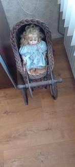 Oude poppenwagen met porseleinen pop, Verzamelen, Poppen, Ophalen, Gebruikt, Pop