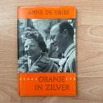 Oranje in zilver, Juliana en Bernhard, Anne de Vries, Ophalen of Verzenden, Zo goed als nieuw, Tijdschrift of Boek
