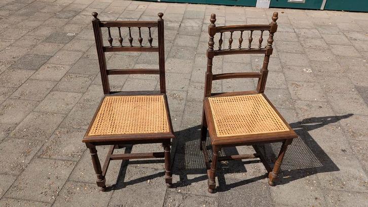 2 Henri II stoelen met webbing zitting, Antiek en Kunst, Antiek | Meubels | Stoelen en Banken, Ophalen