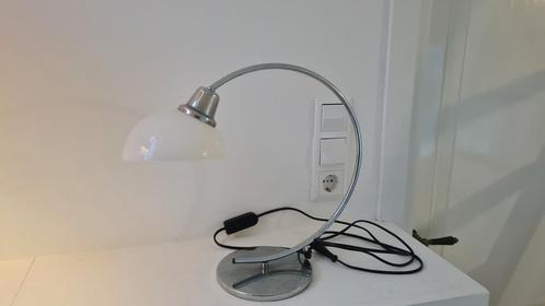 Een vintage IKEA gebogen tafellamp, jaren 80, Huis en Inrichting, Lampen | Tafellampen, Gebruikt, Minder dan 50 cm, Glas, Metaal