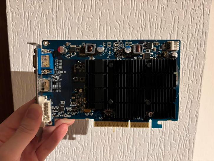 Sapphire “Radeon HD 3450“ GPU - AGP 512MB (Niet Getest), Computers en Software, Videokaarten, Gebruikt, AMD, AGP, GDDR2, VGA, Ophalen of Verzenden