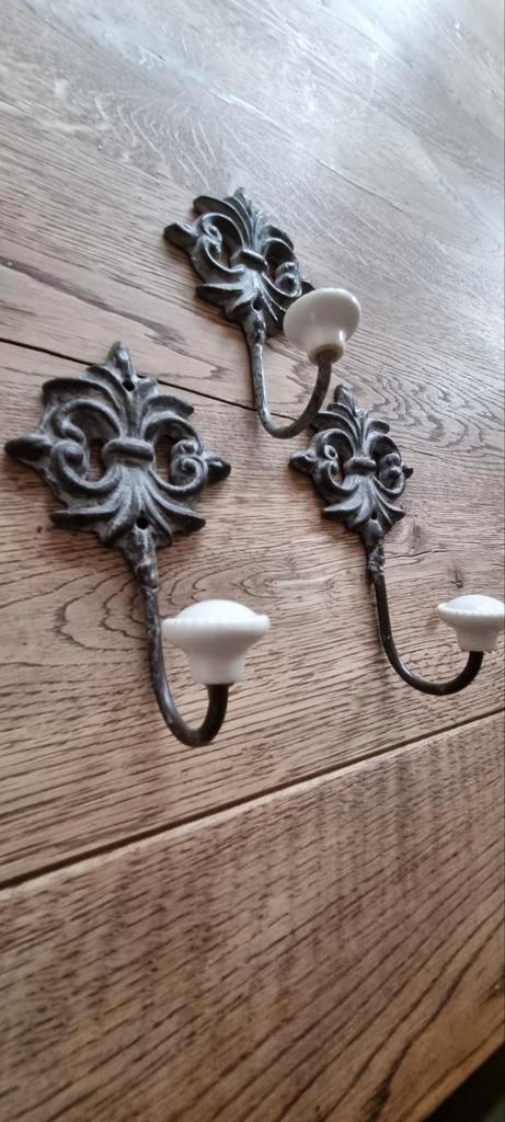 Laaks Brocante, 3 ophanghaken metaal met knopjes, Huis en Inrichting, Woonaccessoires | Wandplanken en Boekenplanken, Zo goed als nieuw