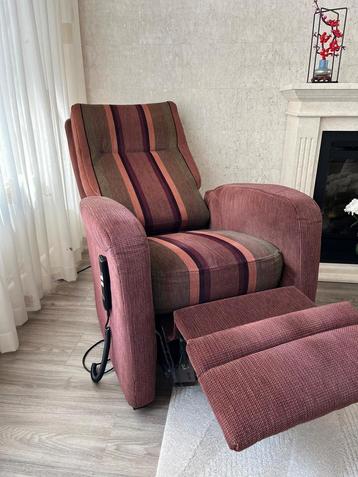 Fauteuil stof 2 stuks waarvan 1x relax electrisch beschikbaar voor biedingen
