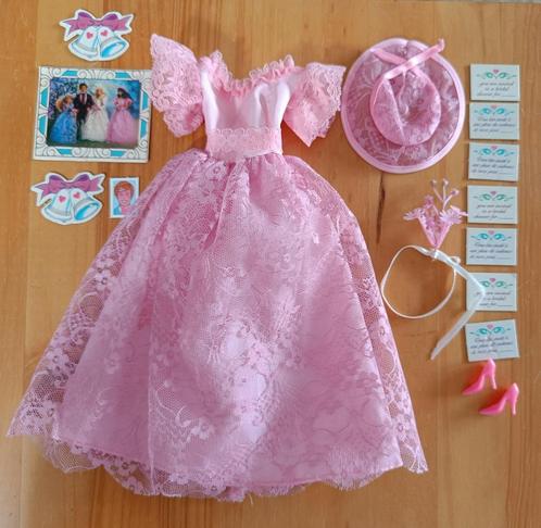 Barbie bruiloft bruidsmeisje jurk jaren 80 vintage, Verzamelen, Poppen, Zo goed als nieuw, Kleertjes, Ophalen of Verzenden