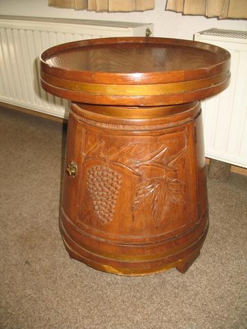 Houten Ton met Deurtje Bewerkt Fruitmotief * Puur Vintage beschikbaar voor biedingen