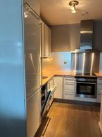 Hoogglans Witte Keuken met A merk Apparatuur, Ophalen, Voorspoelprogramma, Zo goed als nieuw, Inbouw